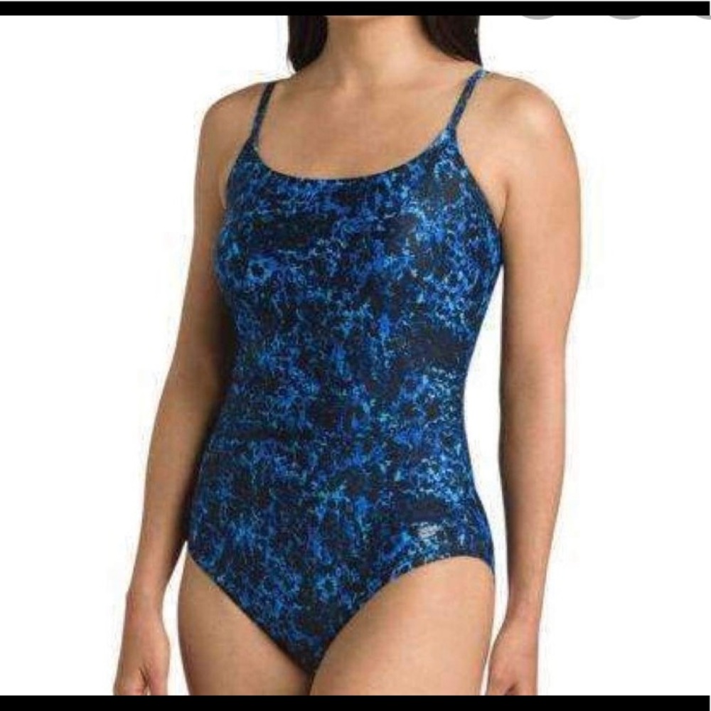 Women’s speedo NWOT size 6 one peice